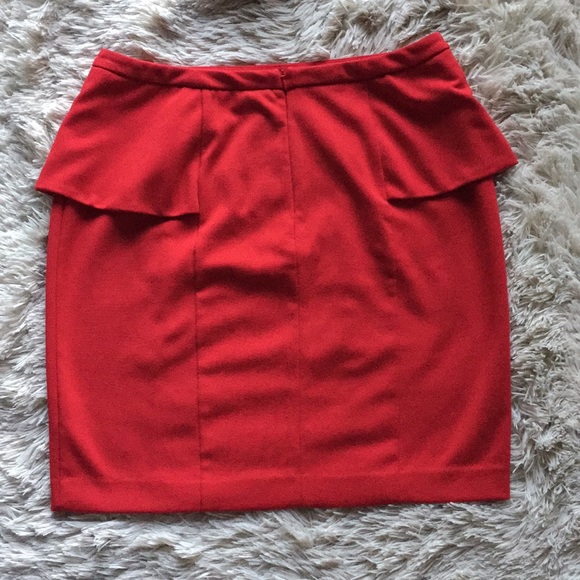 Red peplum mini skirt - Picture 2 of 2